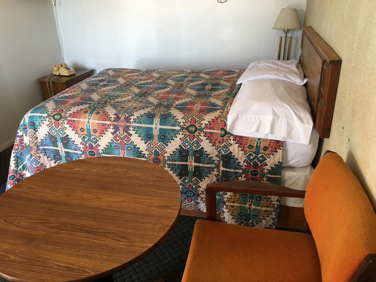 Skyliner Motel Stroud Экстерьер фото