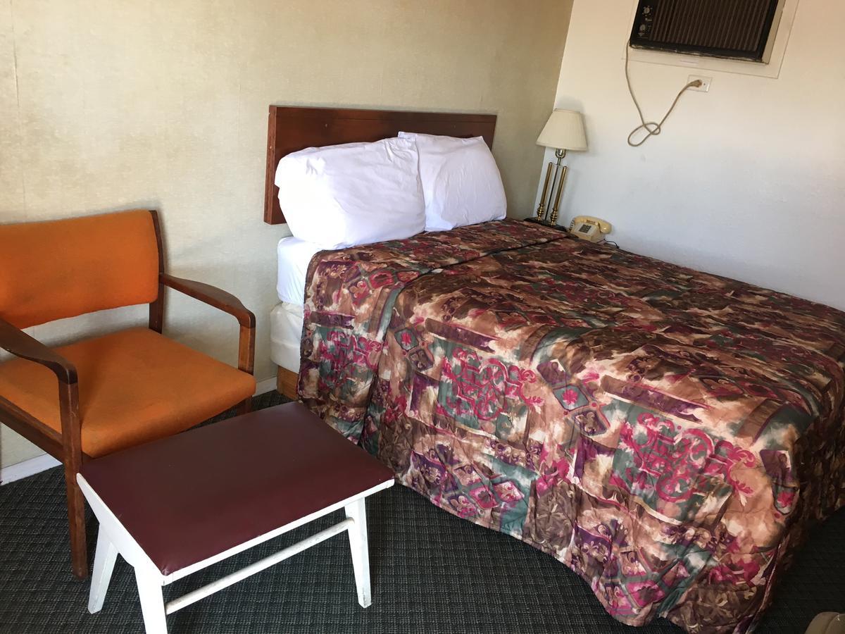 Skyliner Motel Stroud Экстерьер фото