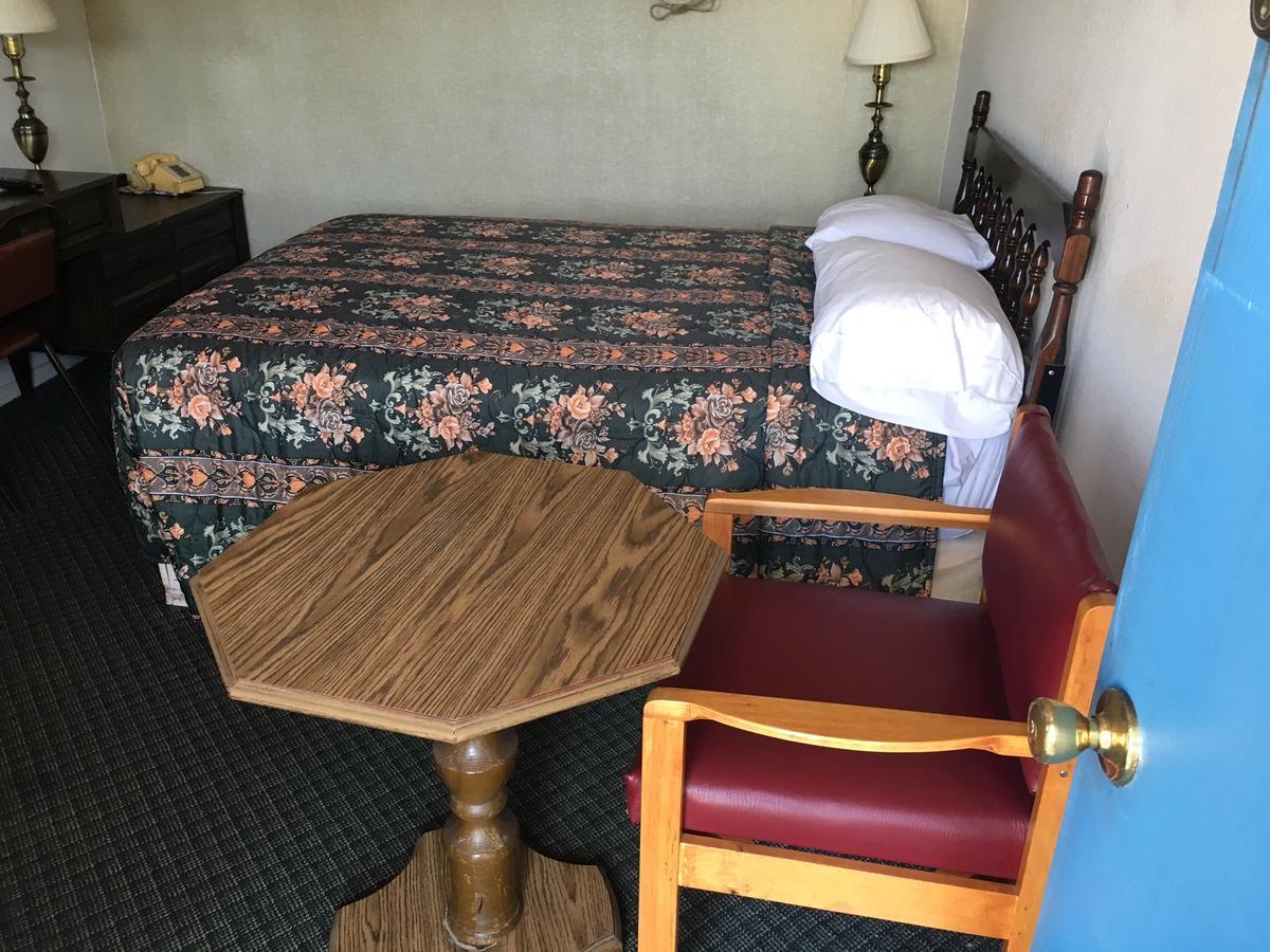 Skyliner Motel Stroud Экстерьер фото