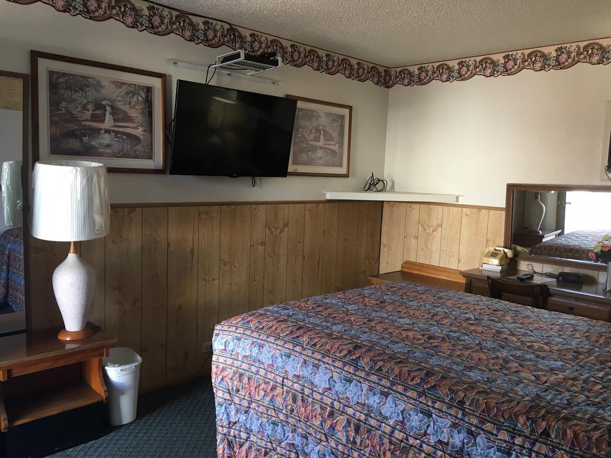 Skyliner Motel Stroud Экстерьер фото