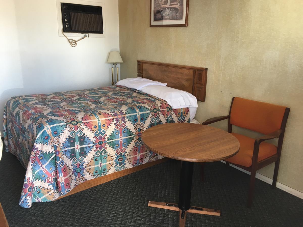 Skyliner Motel Stroud Экстерьер фото
