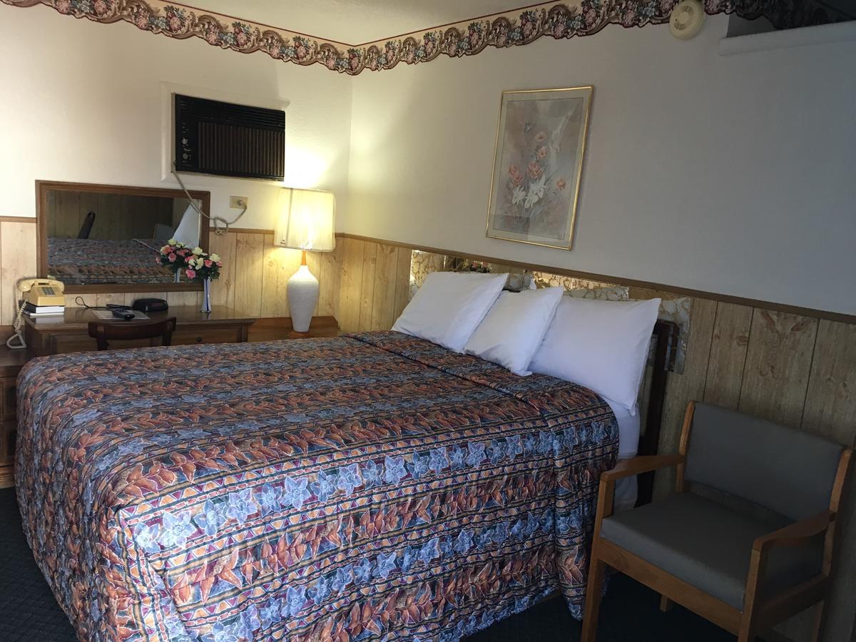 Skyliner Motel Stroud Экстерьер фото