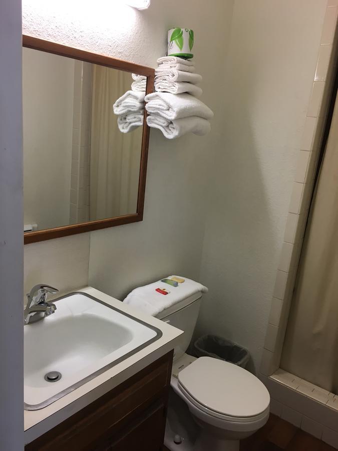 Skyliner Motel Stroud Экстерьер фото