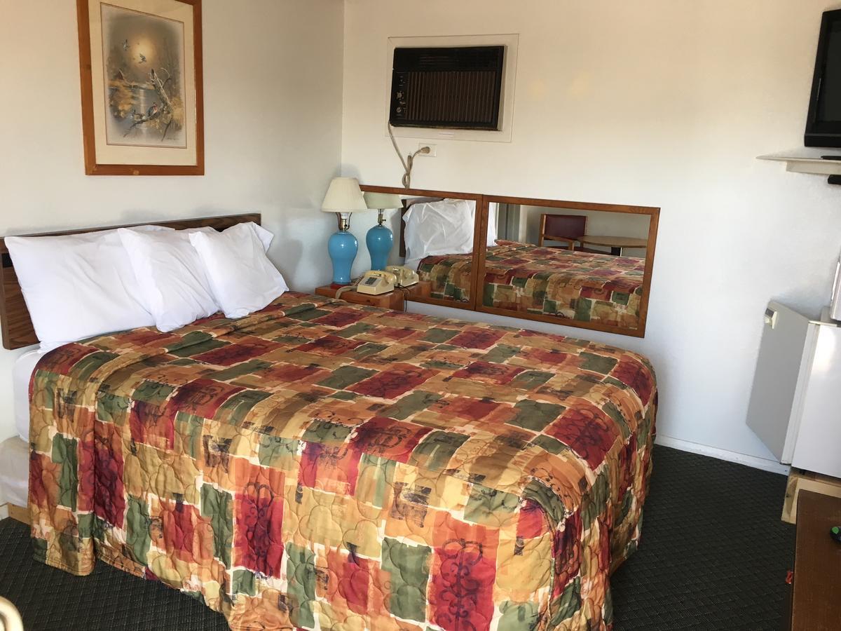 Skyliner Motel Stroud Экстерьер фото