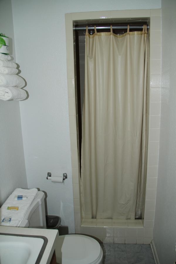 Skyliner Motel Stroud Экстерьер фото