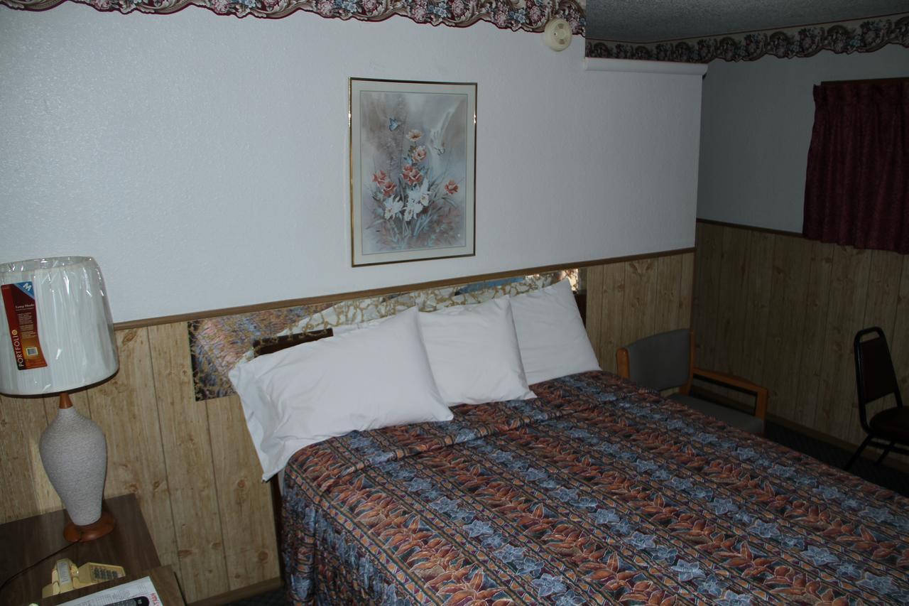 Skyliner Motel Stroud Экстерьер фото