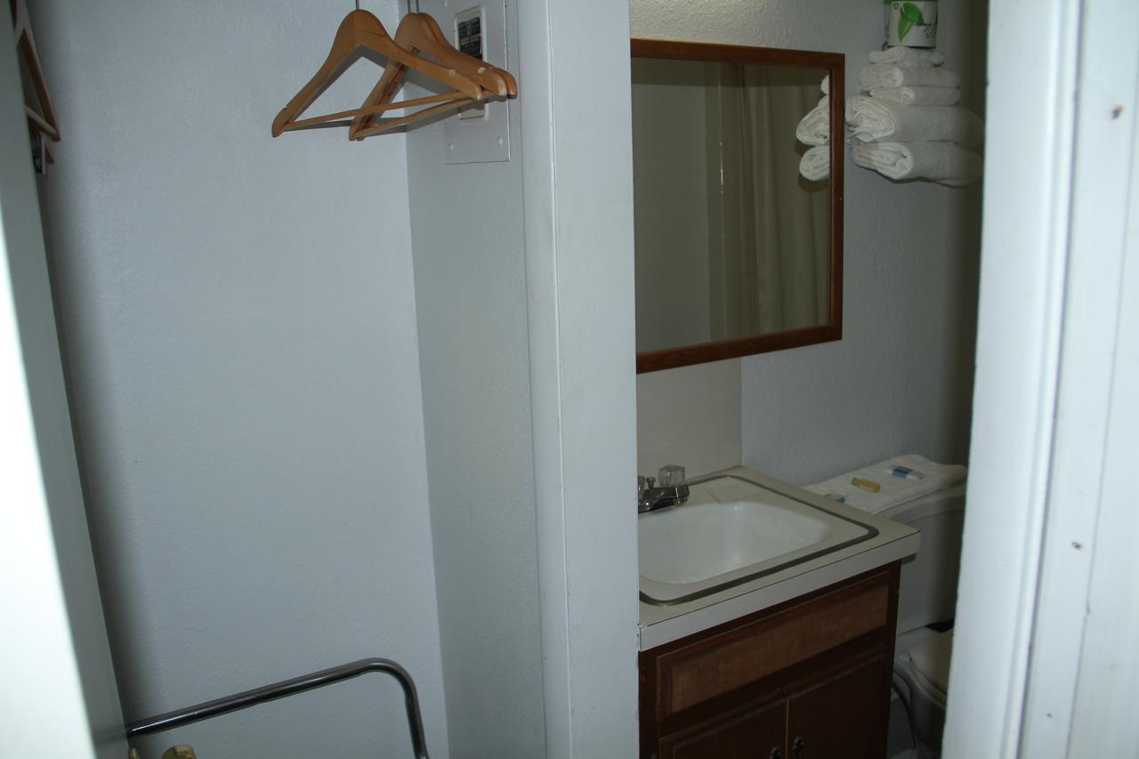 Skyliner Motel Stroud Экстерьер фото