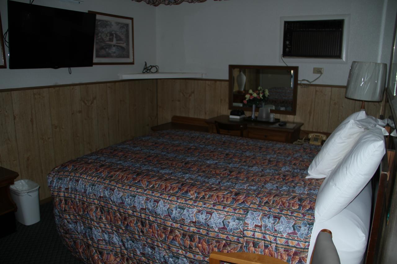 Skyliner Motel Stroud Экстерьер фото