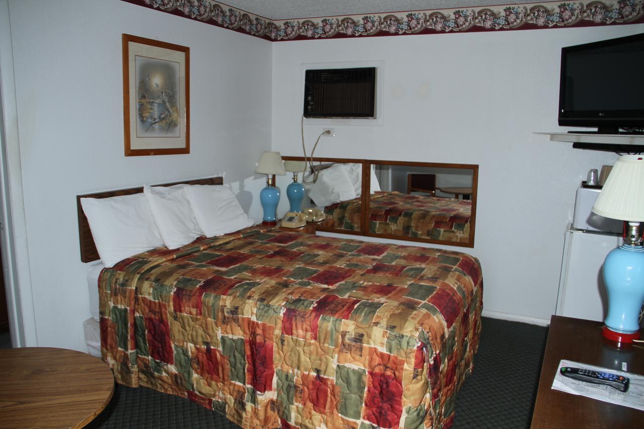 Skyliner Motel Stroud Экстерьер фото