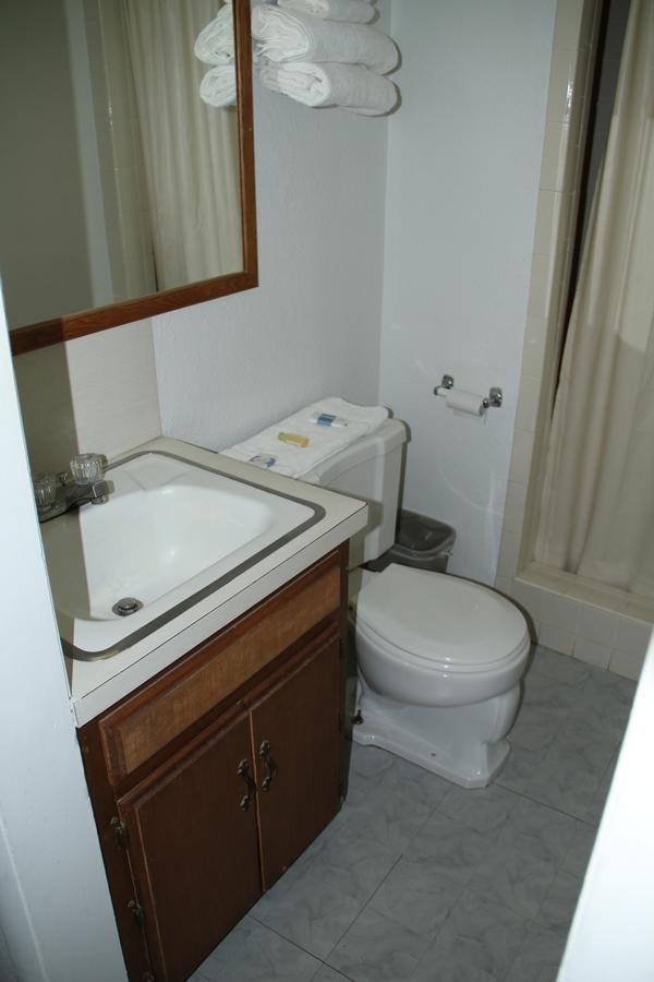 Skyliner Motel Stroud Экстерьер фото