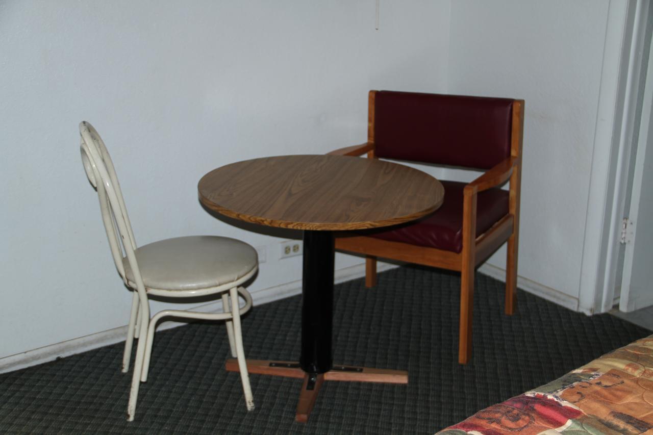 Skyliner Motel Stroud Экстерьер фото